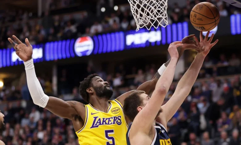 Lakers' Ayton exits with knee injury; LeBron says elbow sore