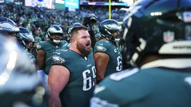 Landon Dickerson, Eagles agree to revised contract