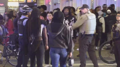 Large crowds take over downtown Chicago streets in situation alderman calls out of control