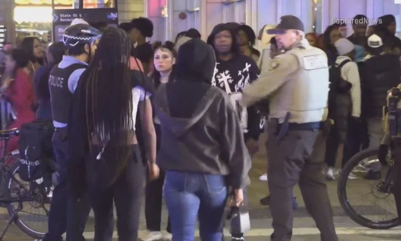 Large crowds take over downtown Chicago streets in situation alderman calls out of control