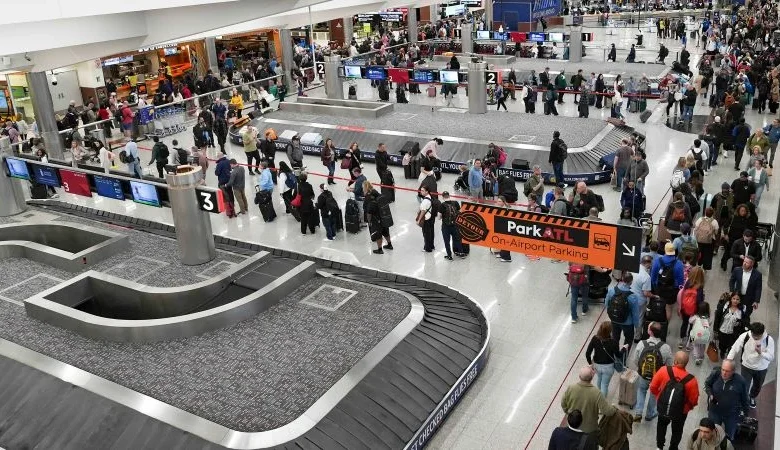 Lawmakers unflinching in DHS shutdown fight that could drag on for weeks as airport lines and travel anxieties grow