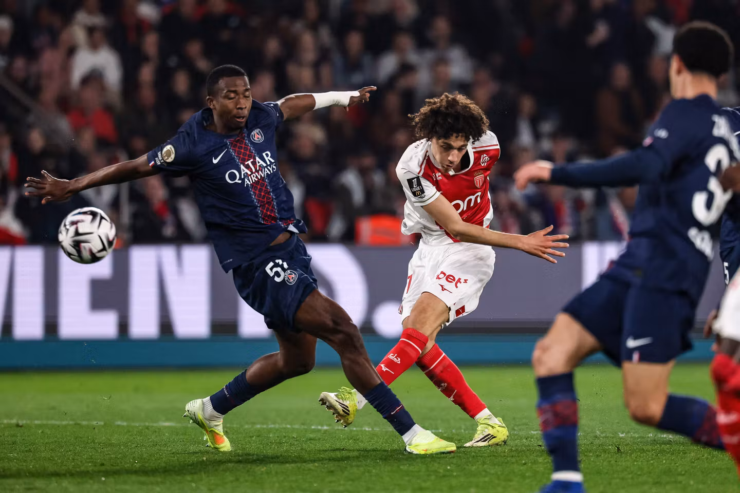 Le PSG dominé à domicile par Monaco en Ligue 1, cinq jours avant son rendez-vous européen contre Chelsea