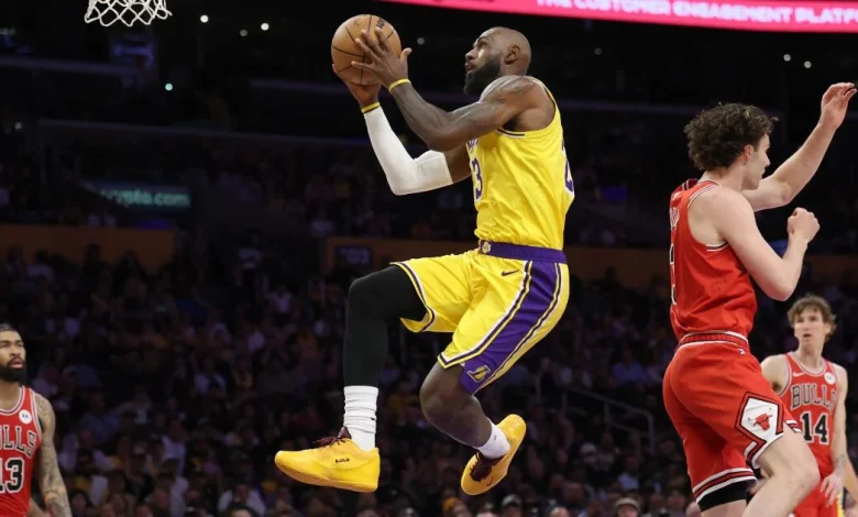 LeBron James' adaptability a key in victory over the Bulls - Los Angeles Times