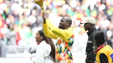 Les Sénégalais défilent avec le trophée de la CAN au Stade de France avant d'affronter le Pérou en amical