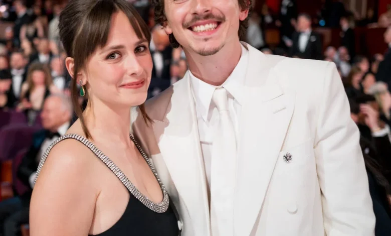 Lip Reader Allegedly Catches Timothée Chalamet Telling His Sister to "Go Easy" on Kylie Jenner