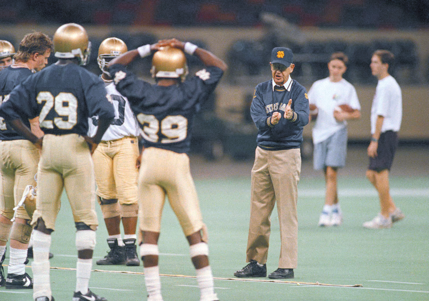 Lou Holtz, Hall of Fame coach who won a title at Notre Dame, dies at 89