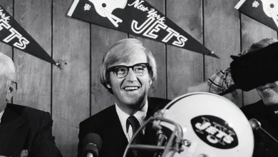 Lou Holtz, head coach of the Jets and six college programs, dies at 89