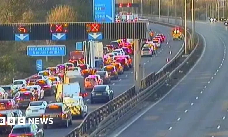 M1 closed in both directions between J21 and J21a in Leicestershire
