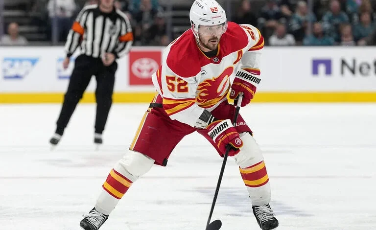 Mammoth acquire Weegar from Flames