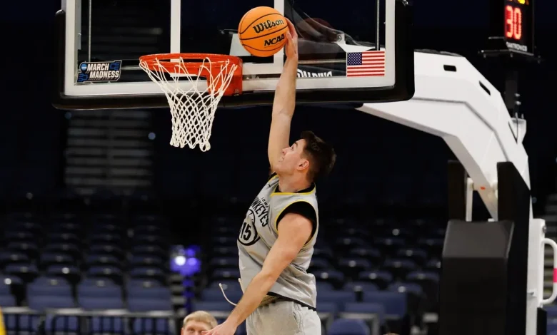 March Madness is family affair for Iowa basketball's Brendan Hausen