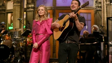 Marcus Mumford Brought His Guitar to Wife Carey Mulligan's SNL Monologue