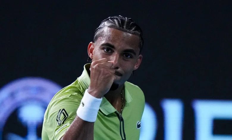 Masters 1000 Miami : Arthur Fils humilie Stefanos Tsitsipas en jouant le meilleur match de sa vie