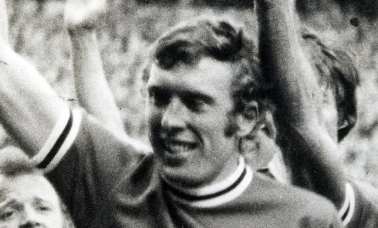 Mick Jones to be presented with Lifetime Achievement award & Heritage Cap