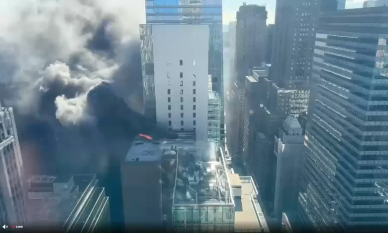 Midtown apartment fire sends smoke into the air in Manhattan, NYC