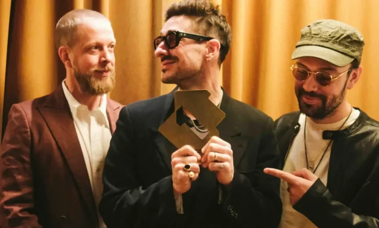 Mumford & Sons Earns 2nd Straight U.K. No. 1 Album in Less Than a Year