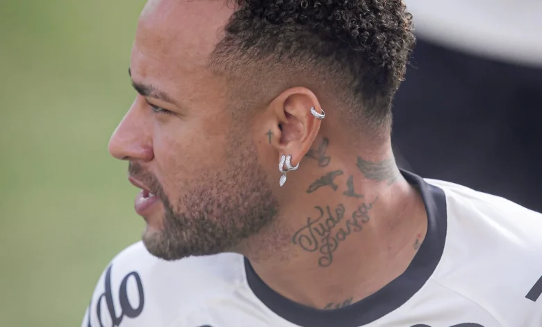 Neymar desabafa após ficar fora de jogo que terá Ancelotti no estádio: "Muito complicado ser eu"