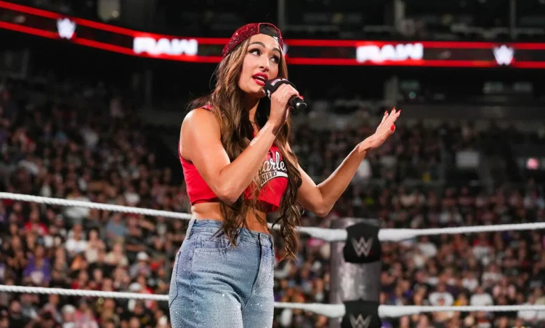 Nikki Bella appears to suffer injury during WWE SmackDown