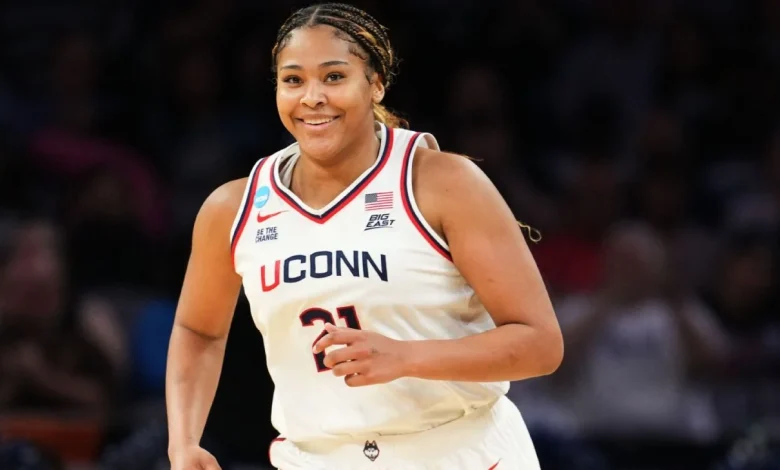 No. 1 UConn women ride 2nd-half surge past UNC, into Elite 8