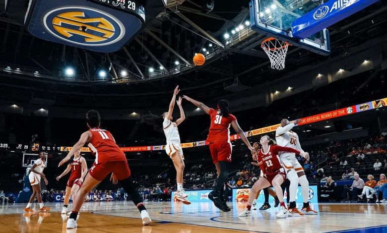 No. 4 Women's Basketball rolls past Alabama 83-60 to advance to semifinals of the SEC Tournament