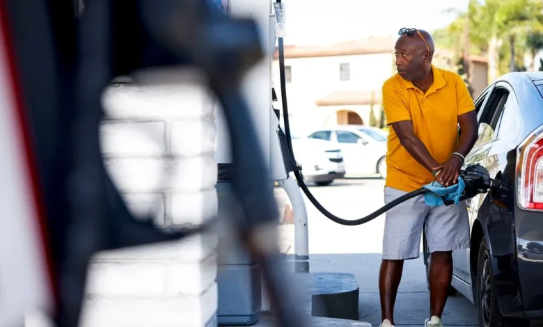 Oil hits $90 per barrel, stocks continue to drop amid Iran war