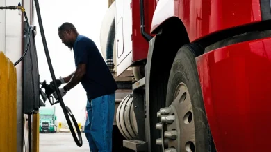 Oil prices plunge after U.S. official says Navy escorted oil ship