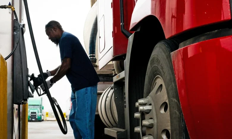 Oil prices plunge after U.S. official says Navy escorted oil ship