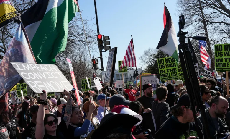 Outside White House, hundreds protest attack on Iran, urge end to conflict