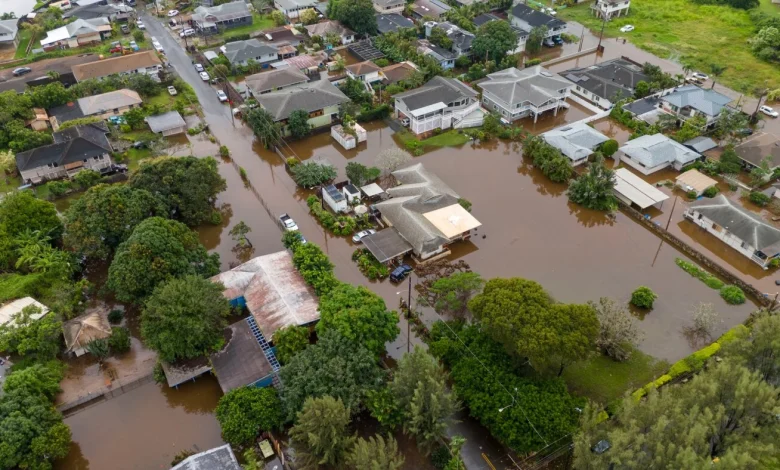 Over 5,500 told to evacuate flooding in Hawaii : NPR