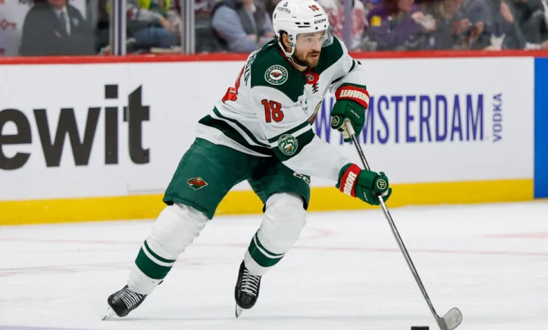 Panthers Acquire Vinnie Hinostroza From Wild