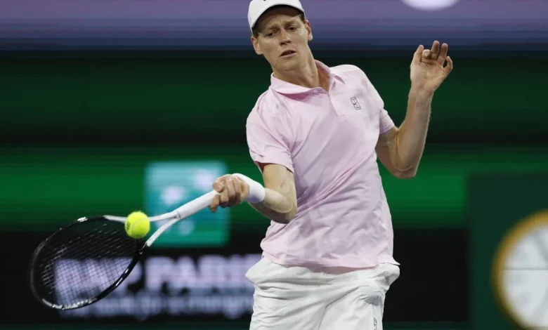 Parte soft, poi si scatena: Sinner spazza via Shapovalov e torna agli ottavi di Indian Wells
