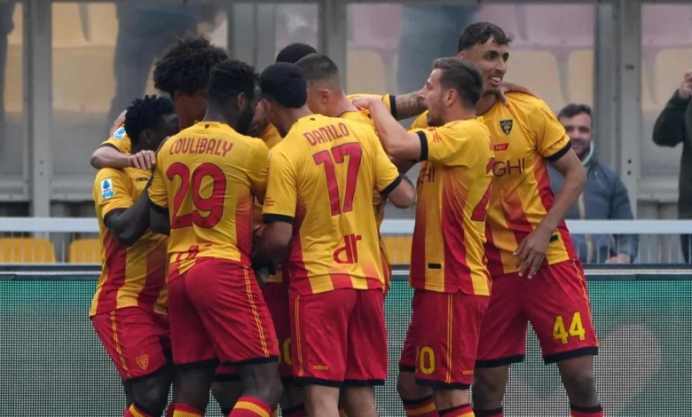 Pierotti e Stulic regalano al Lecce lo spareggio salvezza con la Cremonese. Caos nel finale
