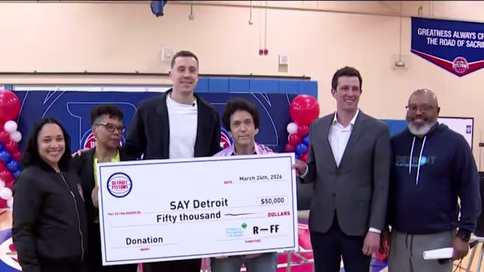 Pistons’ Duncan Robinson shares personal story while supporting Detroit youth mental health
