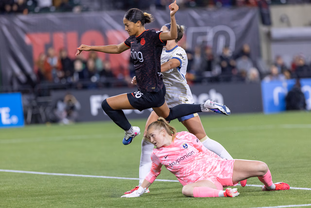 Portland Thorns overcome 2 red cards to beat rival Seattle in NWSL home opener