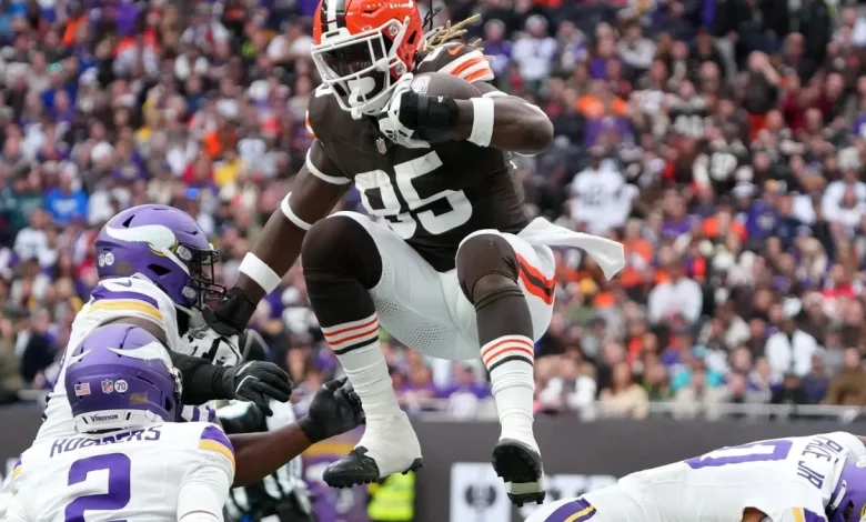 Ravens host former Browns TE David Njoku on free agent visit