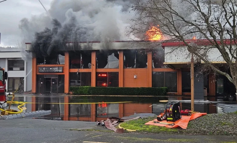 Red Lion Hotel in Kelso burns Saturday afternoon