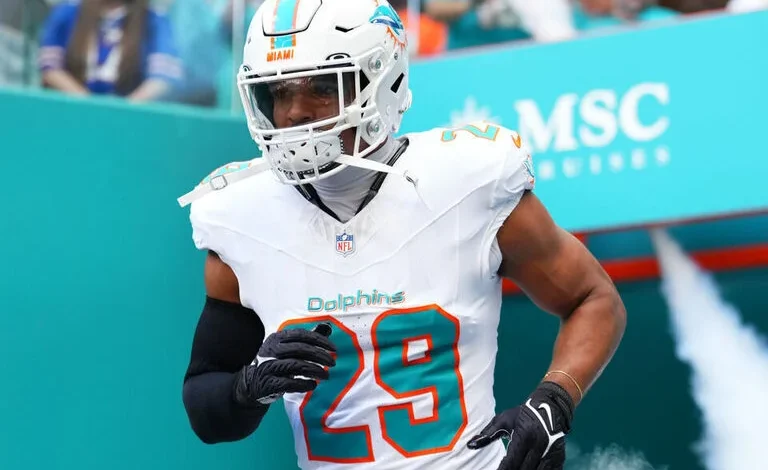 Report: Fitzpatrick traded to Jets, will sign 3-year extension