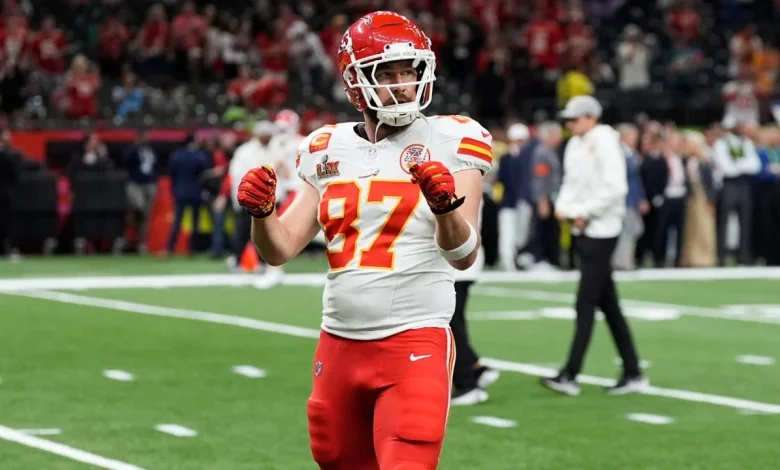 Report: Free agent Travis Kelce motivated to play next season
