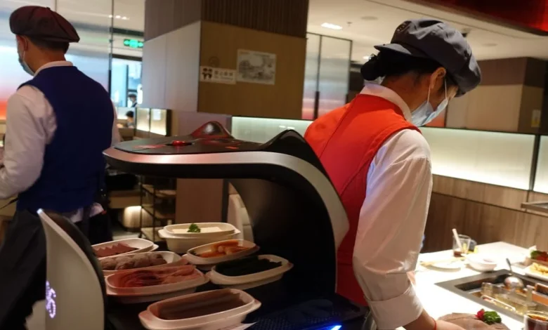 Restaurant Robot Goes on the Fritz, Dances Non-Stop