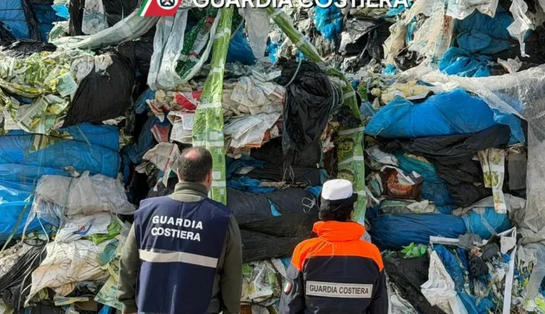 Rifiuti urbani "camuffati" da speciali e spediti in Grecia: sei indagati tra imprenditori e dirigenti della Regione Calabria (NOMI)