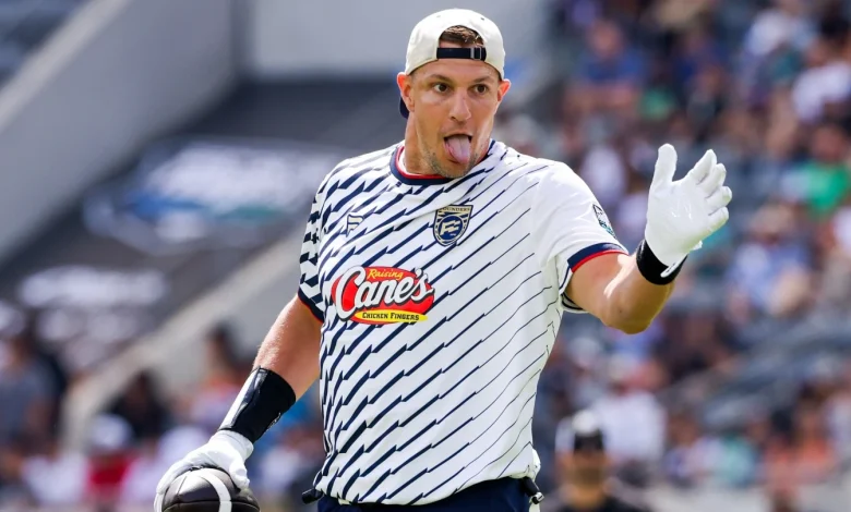 Rob Gronkowski suffers hamstring injury in flag football debut