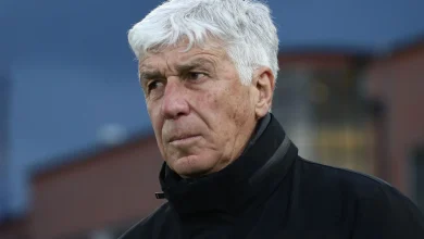 Roma, furia Gasperini sul rosso a Wesley: fa volare i fogli dell'assistente
