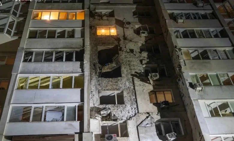 Russian strikes on Ukraine kill 4 as deal to end war dims