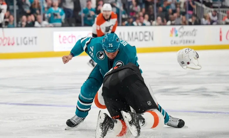 Ryan Reaves appears to dislocate finger in fight with Garrett Wilson