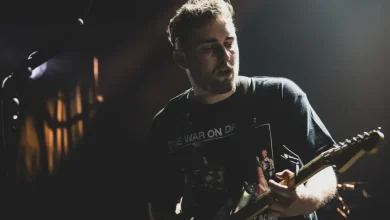 Sam Fender & Olivia Dean Continue U.K. Chart Dominance as ‘Rein Me In’ Hits 5th Week at No. 1