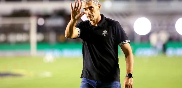 Santos demite Vojvoda após derrota, e Cuca surge como primeira opção