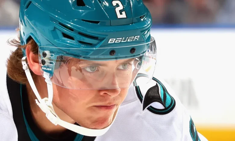 Sharks’ Warsofsky gets point across with Smith’s ice time. What’s the response?