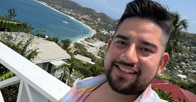 Shattered" partner of American Airlines flight attendant missing in Colombia: "I want to believe that he's alive