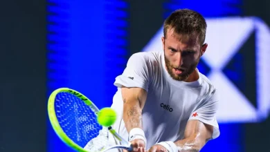 Si arrabbia perché squilla un telefono, ma è il suo: Moutet, il Baudelaire della racchetta, contro Sinner