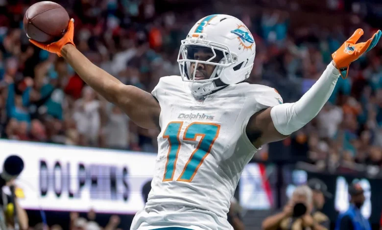 Source: Dolphins trade Jaylen Waddle to Broncos for picks