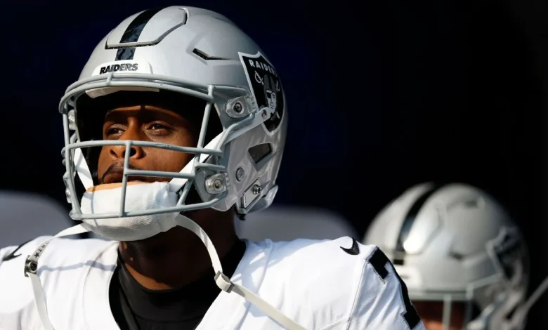Sources: Jets get their QB, trade with Raiders for Geno Smith